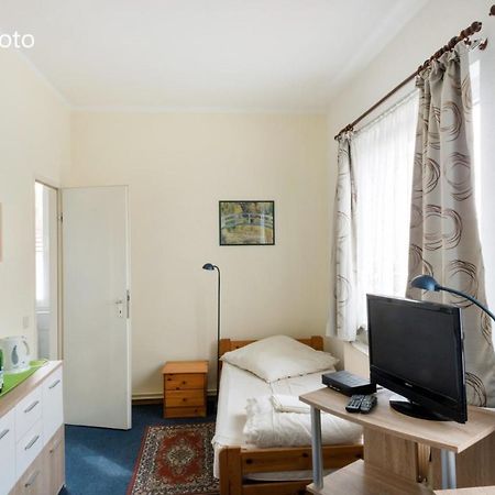 Pension Gp3, Zimmer Mit Kochnische Und Duschbad Vor Den Toren Berlins Dallgow-Doeberitz Exterior photo