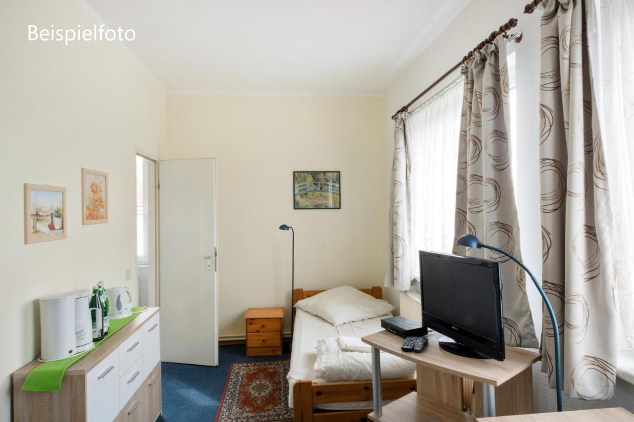 Pension Gp3, Zimmer Mit Kochnische Und Duschbad Vor Den Toren Berlins Dallgow-Doeberitz Exterior photo